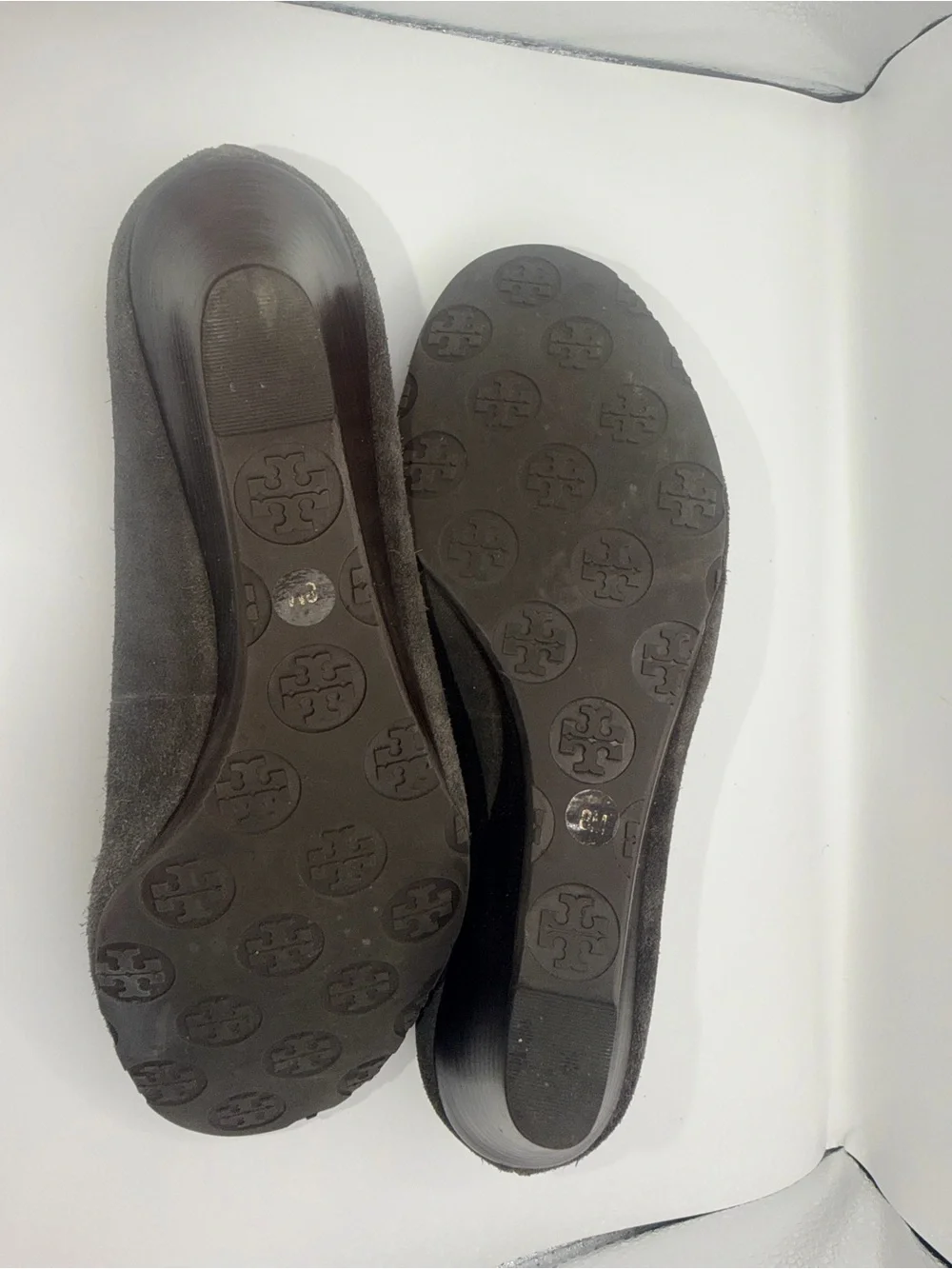 Tory Burch Charcoal Brown/Suede Logo Round-Toe Pump